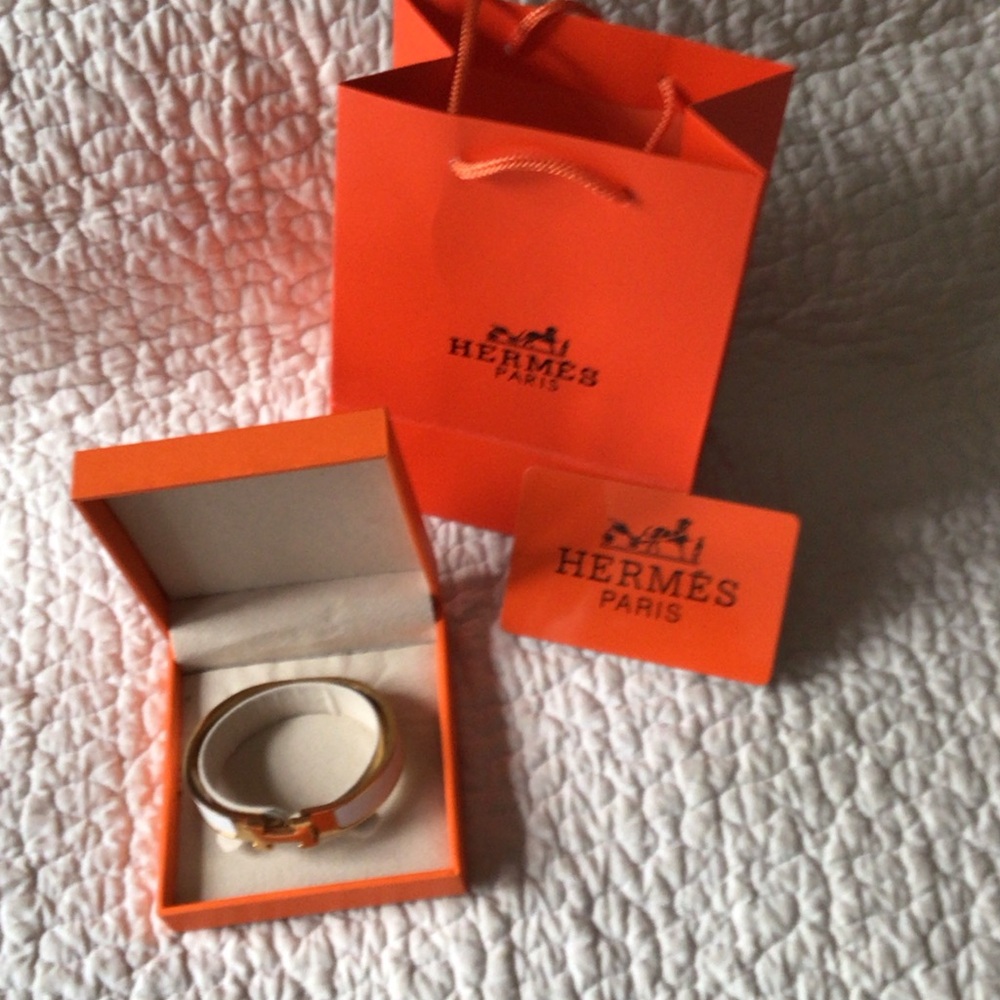 COPY OF Hermes Bracelet
White & gold